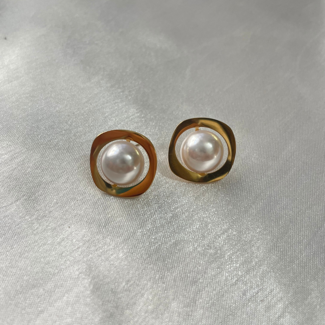 Pearl Gold Studs