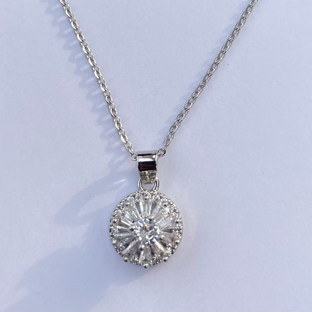 Round Pendant Silver Chain