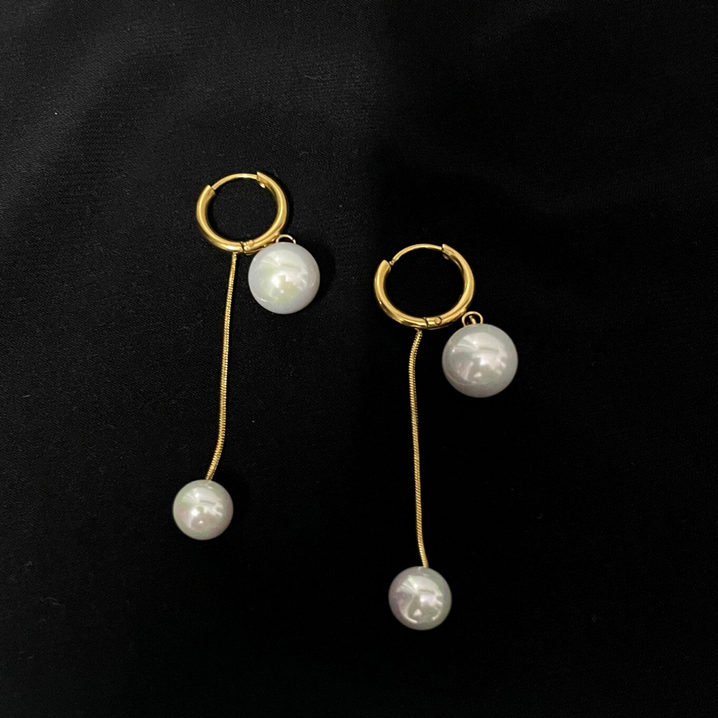 Pearl hanging earrings